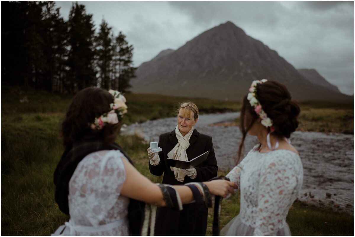 Handfasting ceremony in Scotland - Scottish highlands elopement photographer