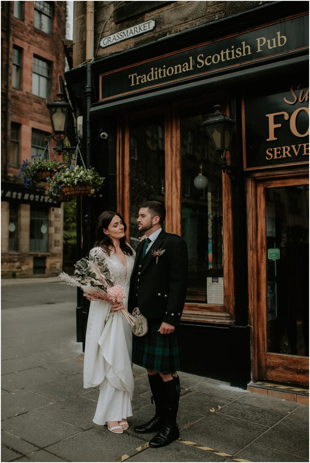 Edinburgh city elopement - micro wedding Edinburgh | Edinburgh elopement photographer