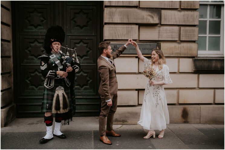 Royal Mile wedding photos Edinburgh - Edinburgh wedding photographer