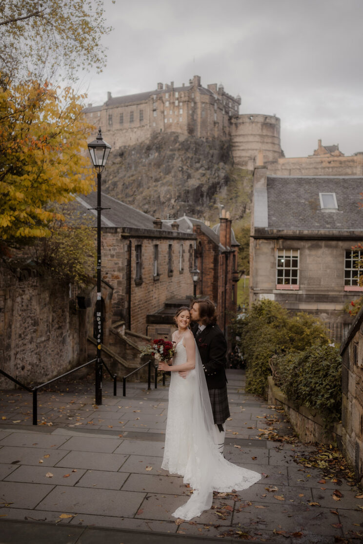 Autumnal colours in Edinburgh - autumn wedding photos in Edinburgh