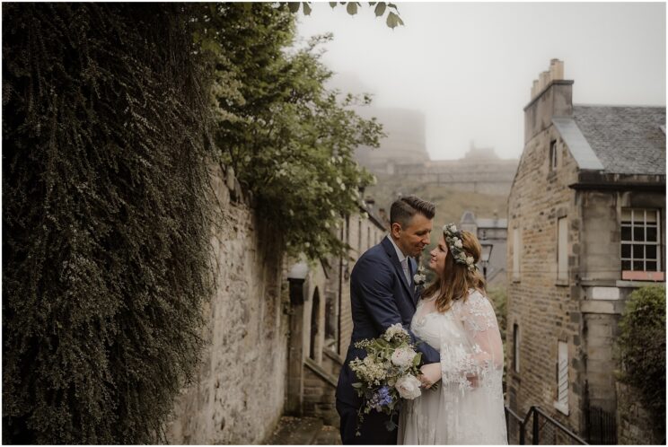 Misty wedding photoshoot in Edinburgh Old Town - micro-wedding in Edinburgh