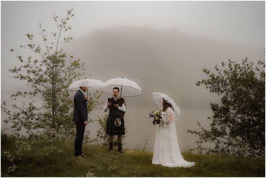 Misty micro-wedding at Dunsapie Loch in Edinburgh, Scotland