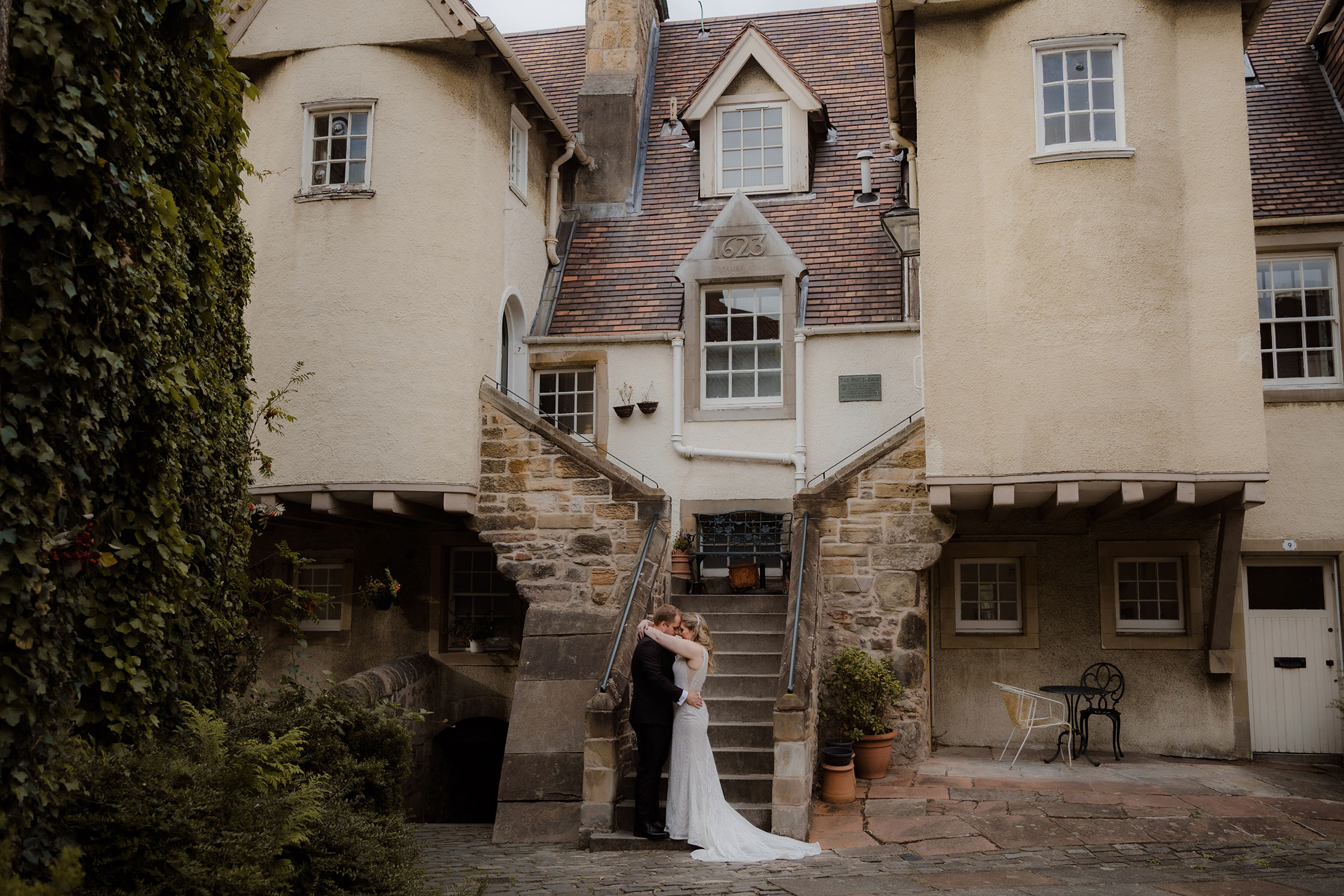 Elopement photoshoot at White Horse Close on Royal Mile