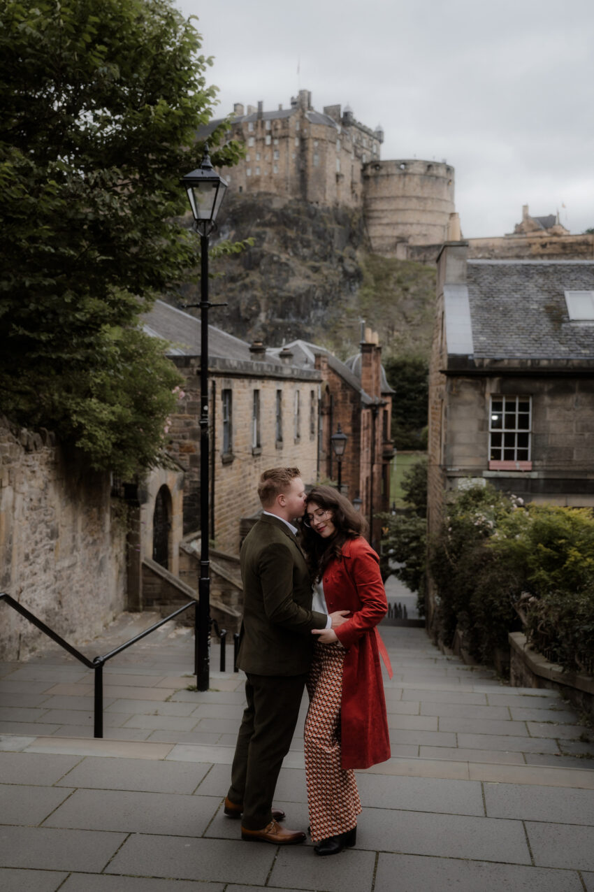 Engagement photos at Edinburgh Castle, men and women embracing