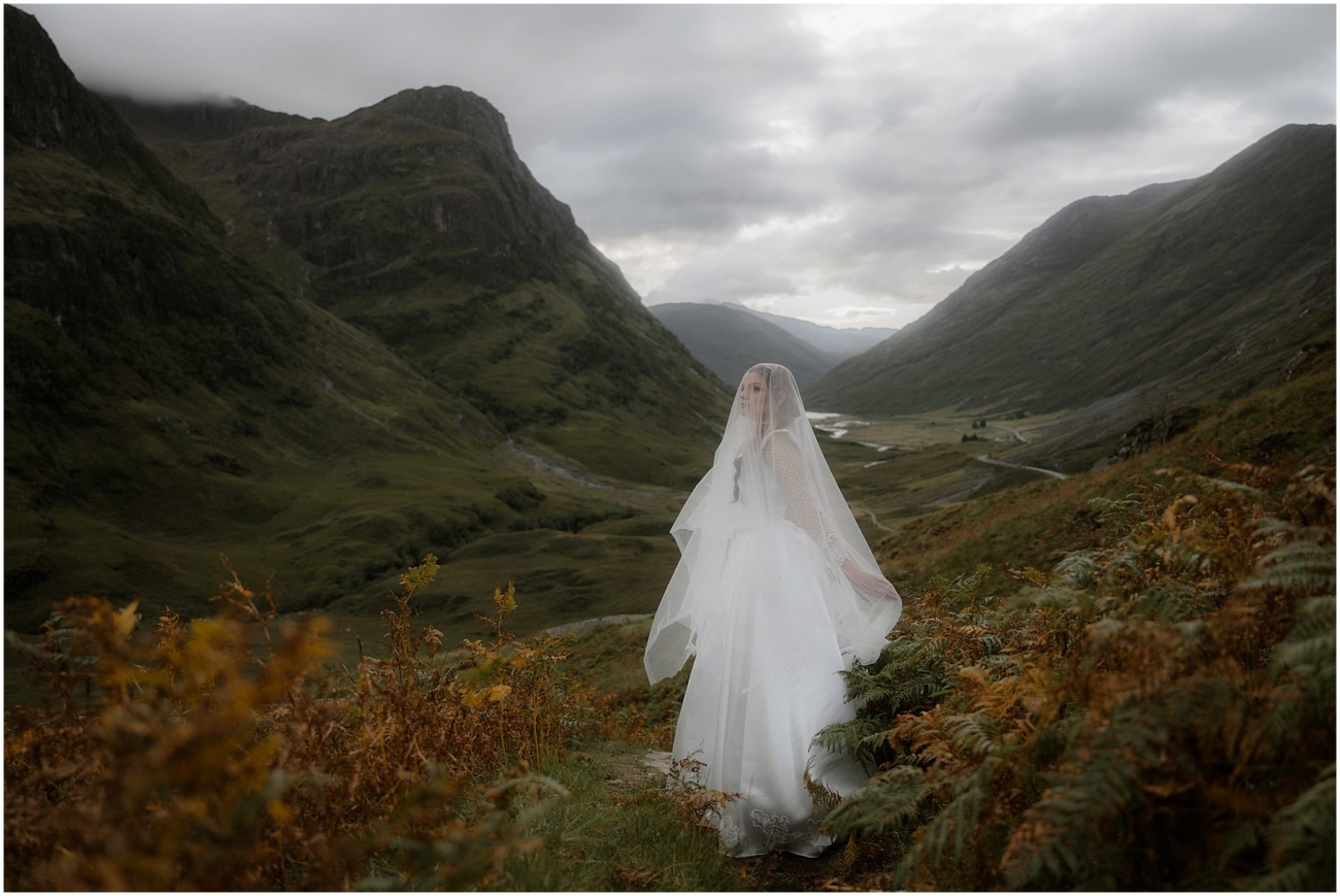 Fall bridal portraits at the Three Sisters viewpoint in Glencoe