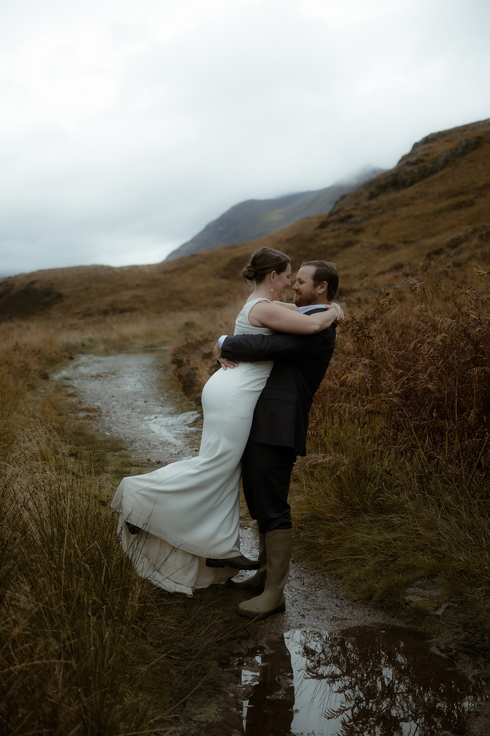 Advice for Rainy Wedding Days in Scotland - turn rain into romance 8 amy lane glencoe adventure photoshoot2 1