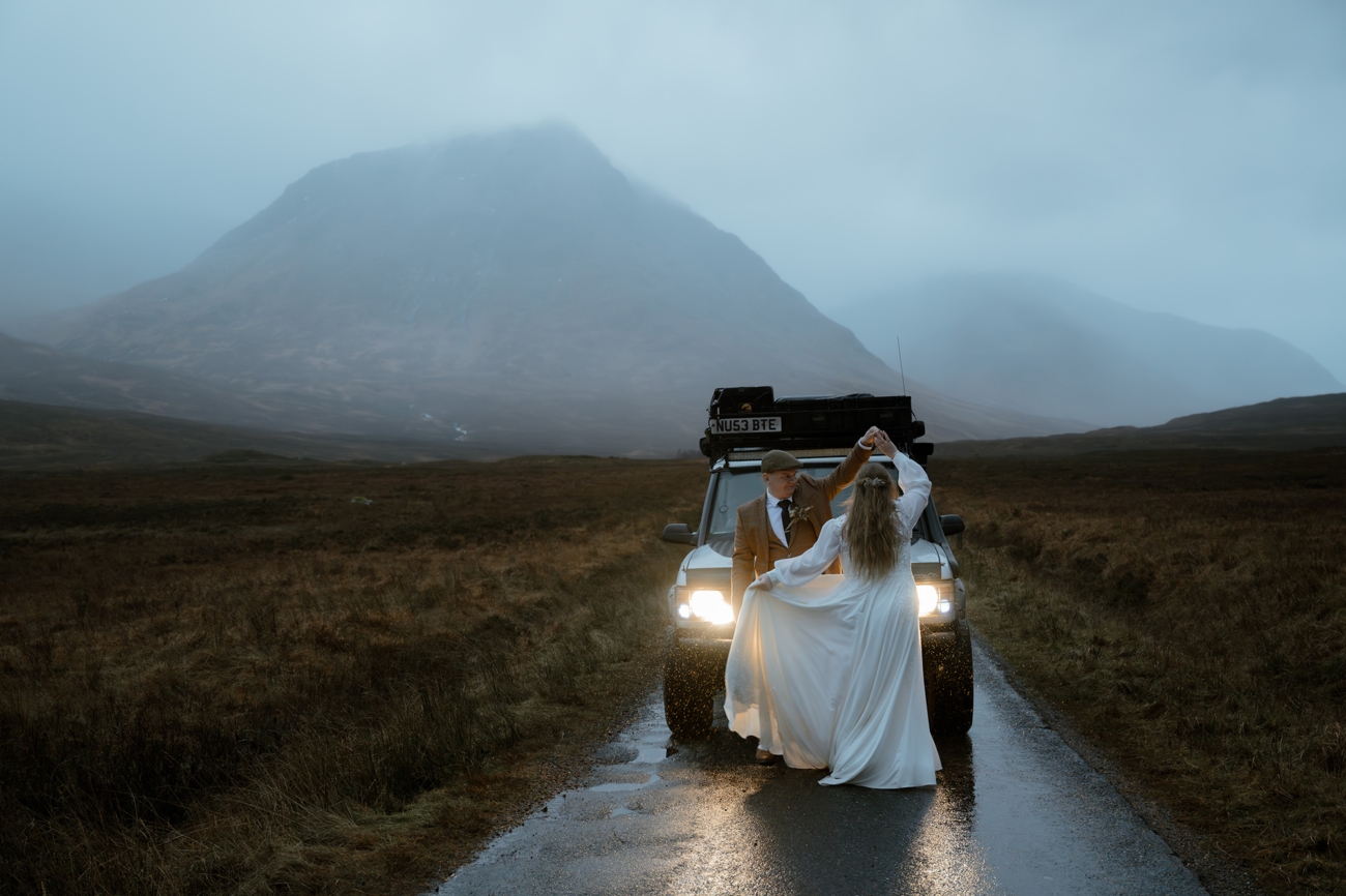 Advice for Rainy Wedding Days in Scotland - turn rain into romance 10 beth adam dalness lodge wedding scotland